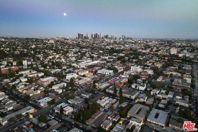 4124 Monroe Street, Los Angeles CA: https://media.crmls.org/mediaz/9d222ece-00f2-45b4-98fd-80924d093d5a.jpg
