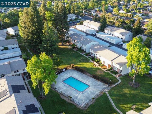 1818 Wildbrook Ct, Concord CA: https://media.crmls.org/mediaz/9d2359a2-f3d2-488f-91e7-a338ff2429a6.jpg