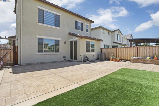 1205 S Ross Ct, Mountain House CA: https://media.crmls.org/mediaz/9d236c6e-8693-4ca6-aede-315c80c81180.jpg