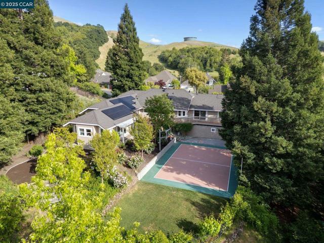 9 Irvine Drive, Moraga CA: https://media.crmls.org/mediaz/9d243109-32a9-4e15-bc53-c17ac1e6f8b5.jpg