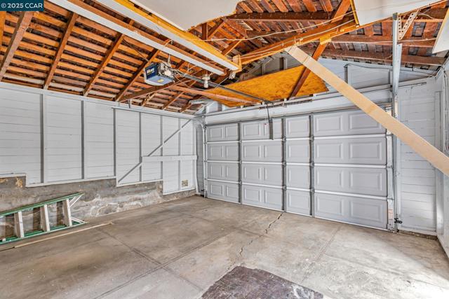 147 Covington St, Oakland CA: https://media.crmls.org/mediaz/9d243b0a-8554-4b94-8762-c04b784daebb.jpg