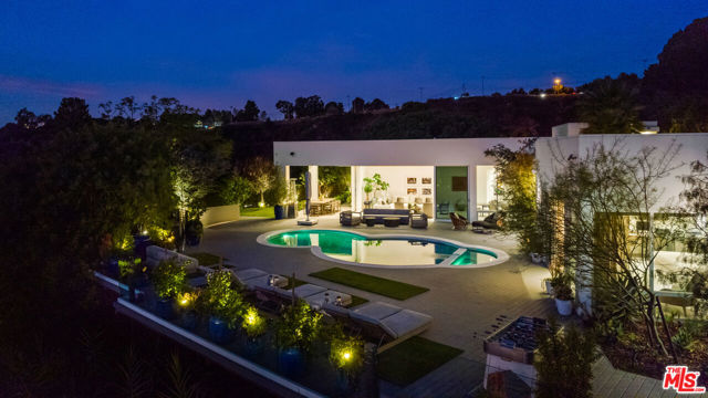 2630 EDEN Place, Beverly Hills CA: https://media.crmls.org/mediaz/9d24858f-4b3c-4826-bb2b-90fcc9c09124.jpg