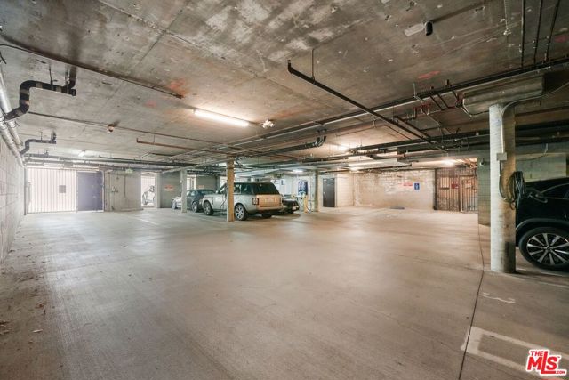 10275 Missouri Avenue, Los Angeles CA: https://media.crmls.org/mediaz/9d2496fa-859c-4491-89ad-1de9a48ca4a8.jpg