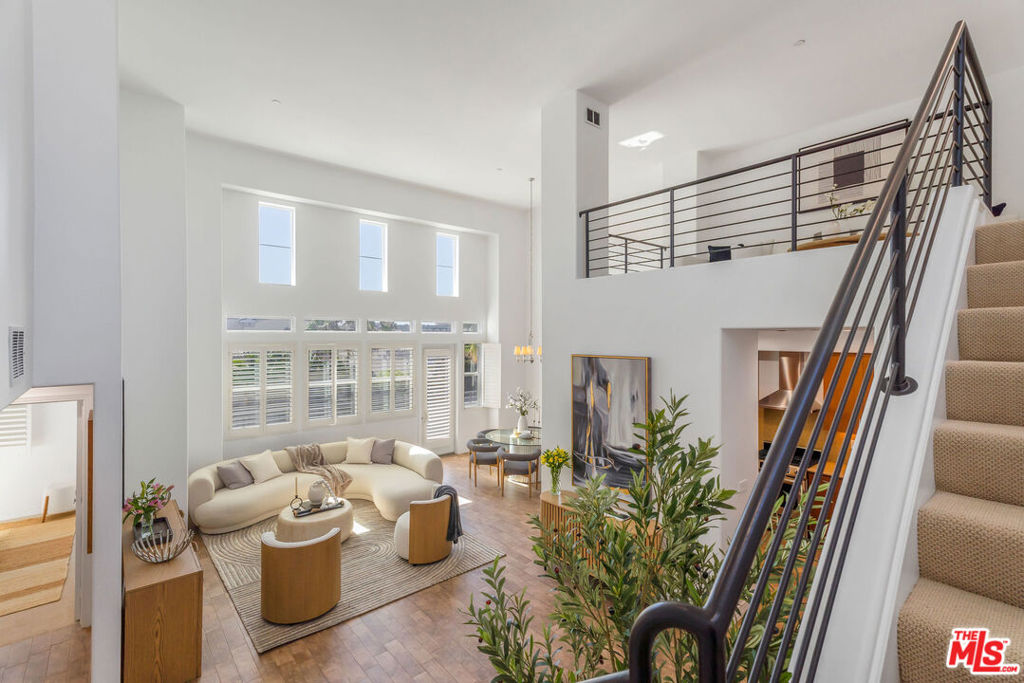 7100 Playa Vista Drive #402