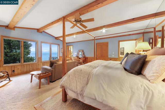 5768 N Lake Blvd, Carnelian Bay CA: https://media.crmls.org/mediaz/9d265059-de1a-46f5-9cf0-5ad2558c8f0f.jpg