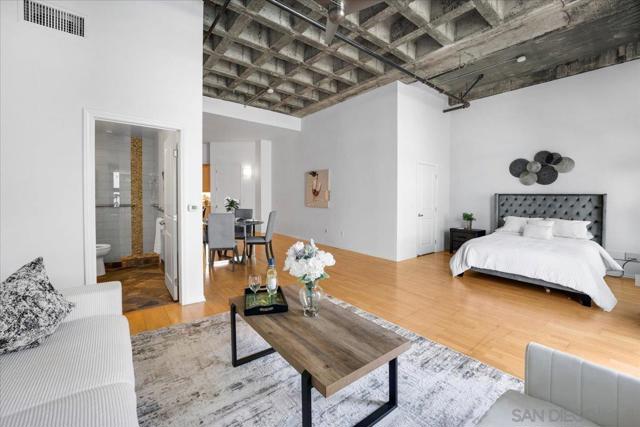 3211 5Th Ave, San Diego CA: https://media.crmls.org/mediaz/9d265ea9-2565-4238-8044-c42f064337ba.jpg
