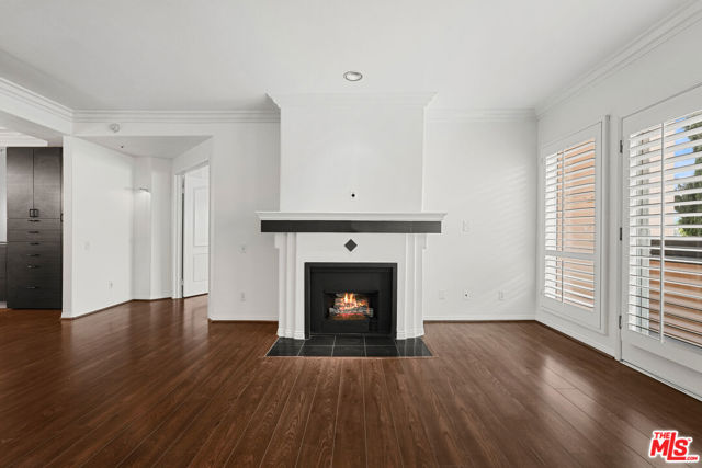 5224 Zelzah Avenue, Encino CA: https://media.crmls.org/mediaz/9d26d5d6-42bb-4c3e-9013-2a7ccf60e05a.jpg