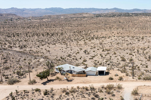 57349 Mesa Drive, Yucca Valley CA: https://media.crmls.org/mediaz/9d26ed07-5839-4b32-8df1-b2fdb2325363.jpg