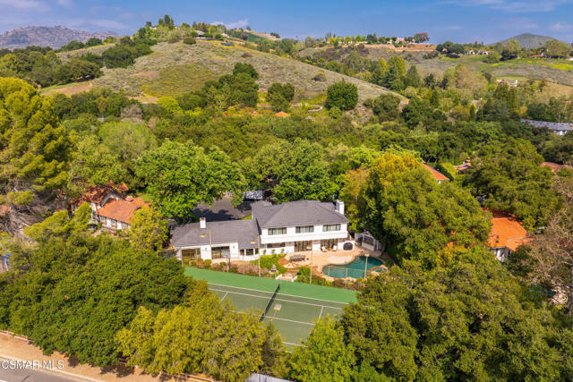 1211 Ridgecrest Place, Westlake Village CA: https://media.crmls.org/mediaz/9d278e04-c617-4f0d-b0fa-5e77b42d0d89.jpg