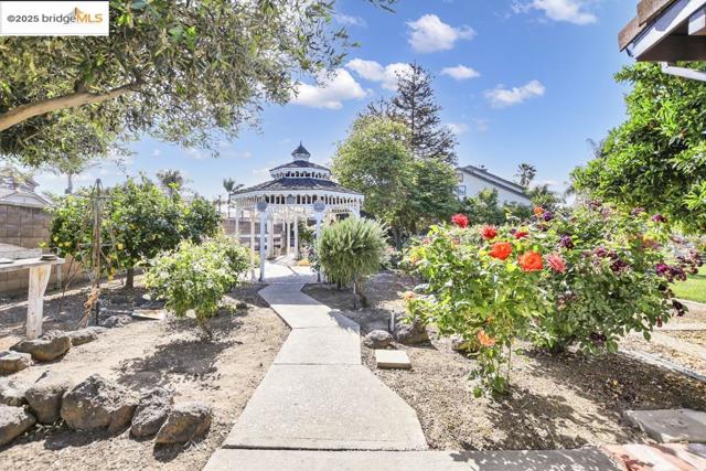 3215 Ohara Ave, Brentwood CA: https://media.crmls.org/mediaz/9d27c7f3-9c77-48b9-a6de-fe55e9d265a3.jpg