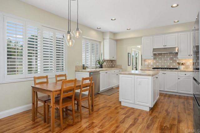 Detail Gallery Image 8 of 38 For 5174 Berryessa St, Oceanside,  CA 92056 - 4 Beds | 3 Baths