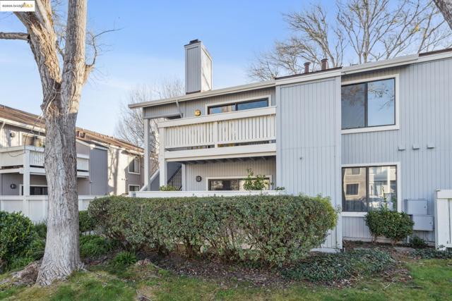 92 Schooner Ct, Richmond CA: https://media.crmls.org/mediaz/9d28b324-93a3-4029-9312-6c5f5ea7b96a.jpg