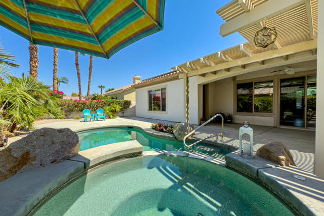 40421 Calle Santa Anita, Indio CA: https://media.crmls.org/mediaz/9d29111a-4720-418d-b5de-1b1e3008c758.jpg