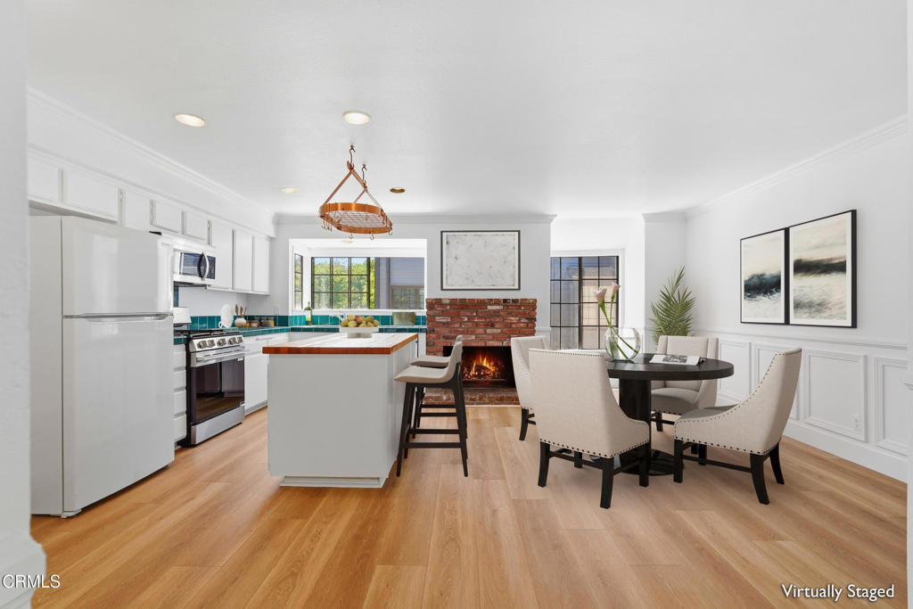 https://media.crmls.org/mediaz/9d293bb7-377f-4534-b4da-75baf09e1eea.jpg?preset=X-Large