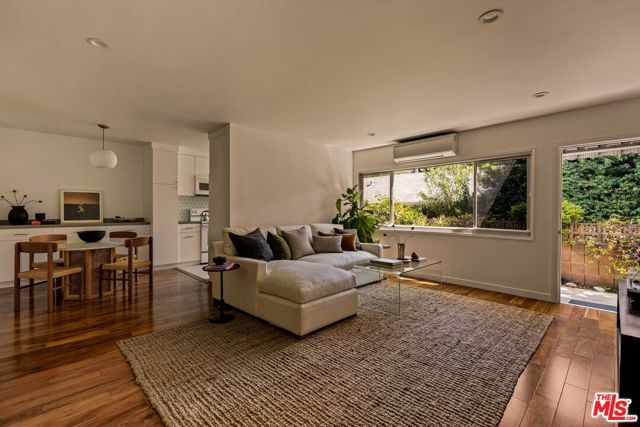 2604 N Beachwood Drive, Los Angeles CA: https://media.crmls.org/mediaz/9d2a3c6b-6730-4ee5-8bb0-b1da16a4b2c3.jpg