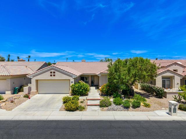 78300 Willowrich Drive, Palm Desert CA: https://media.crmls.org/mediaz/9d2a4a88-71cb-47fa-aef0-f25673984cda.jpg