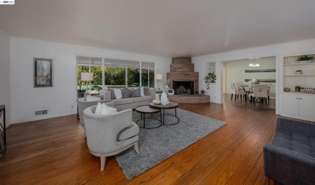 1785 Holly Ave, Menlo Park CA: https://media.crmls.org/mediaz/9d2a57ce-b5bf-46d9-beba-f75a16e21ea3.jpg