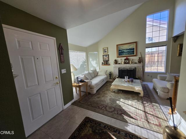 Detail Gallery Image 2 of 19 For 39317 Beacon Ln, Palmdale,  CA 93551 - 3 Beds | 3 Baths