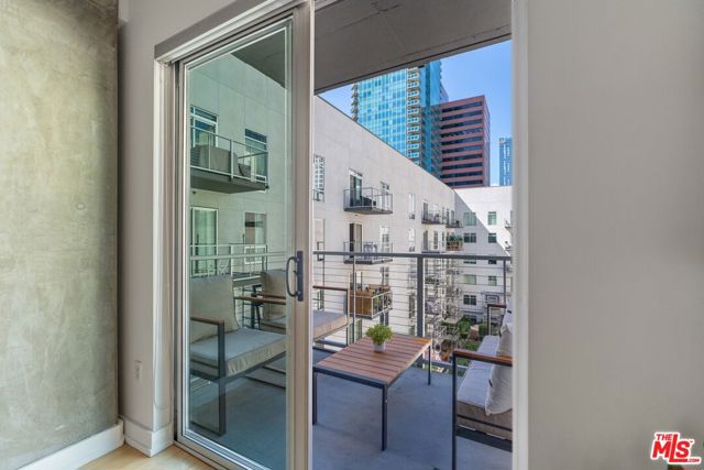 645 W 9th Street, Los Angeles CA: https://media.crmls.org/mediaz/9d2bac85-9598-4940-98d3-c11123567f44.jpg