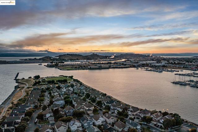 102 Waterview Dr, Richmond CA: https://media.crmls.org/mediaz/9d2bc7ba-fdfc-4836-a330-8dc75481425f.jpg