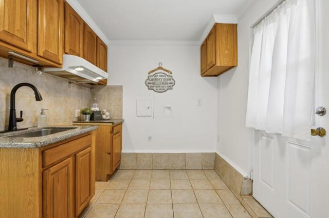 980 Burnett Avenue, San Francisco CA: https://media.crmls.org/mediaz/9d2d8629-aae3-4d85-b0da-b7509b9a2b80.jpg