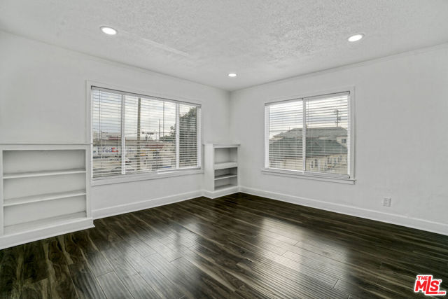 120 N Avenue 25, Los Angeles CA: https://media.crmls.org/mediaz/9d2d880e-93ad-4e79-84c9-96388f4e03f4.jpg