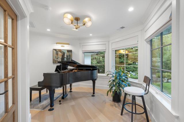 11991 Murietta Lane, Los Altos Hills CA: https://media.crmls.org/mediaz/9d2de4d0-009e-4bad-aa6f-36f6e513933d.jpg