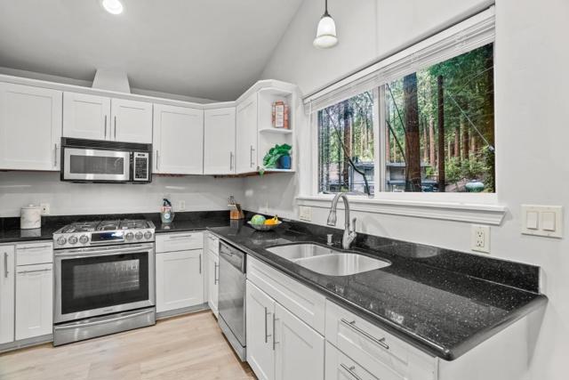 18460 Circle Drive, Los Gatos CA: https://media.crmls.org/mediaz/9d2e94fd-ee27-476a-b05c-46836540ba2a.jpg