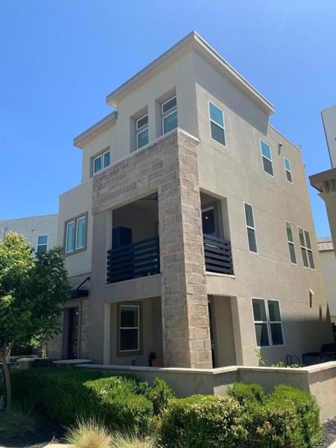 5808 Nugget Way, Dublin CA: https://media.crmls.org/mediaz/9d2eb9b8-b953-46b9-85f6-dd1466582508.jpg