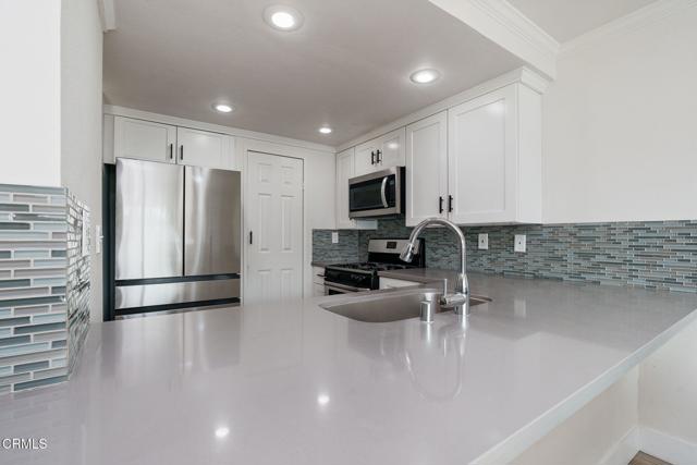 Detail Gallery Image 12 of 31 For 1266 Gina Dr, Oxnard,  CA 93030 - 3 Beds | 2/1 Baths