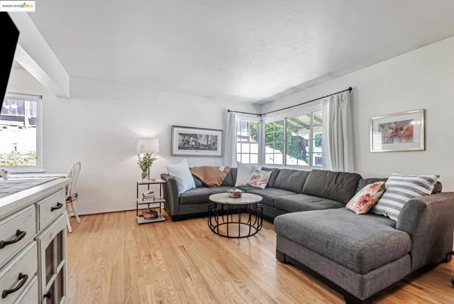 2048 Donald Dr, Moraga CA: https://media.crmls.org/mediaz/9d2f022f-dc12-438f-a47f-3971649e2ebf.jpg
