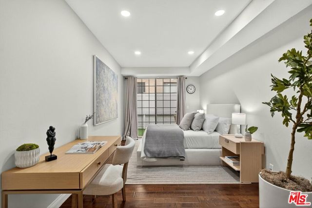 315 N Swall Drive, Beverly Hills CA: https://media.crmls.org/mediaz/9d2f5899-f54c-4e65-b593-04a5ef008cc5.jpg