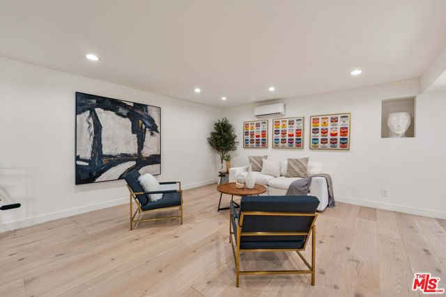 1648 Summitridge, Beverly Hills CA: https://media.crmls.org/mediaz/9d304a3f-e21c-4f62-b5c9-d46e208b8424.jpg