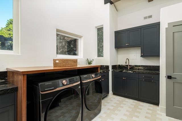 6449 Las Colinas, Rancho Santa Fe CA: https://media.crmls.org/mediaz/9d308310-56ec-4ddd-a87b-c4519a33e28a.jpg