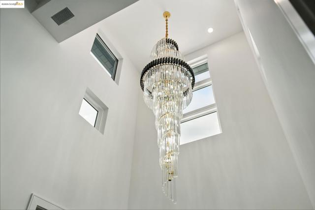 13462 Campus drive, Oakland CA: https://media.crmls.org/mediaz/9d30a01d-d66d-4ae6-b3ef-946b67052369.jpg