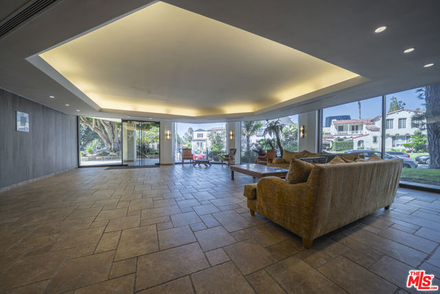 750 S Spaulding Avenue, Los Angeles CA: https://media.crmls.org/mediaz/9d31829e-2eaa-4e6e-aa88-895699c5d258.jpg