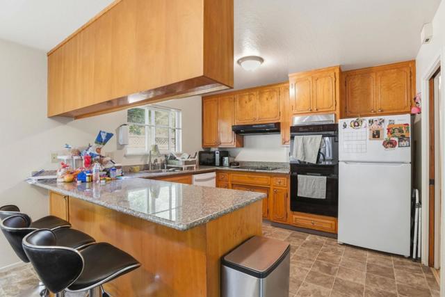 503 W Fox Court, Redwood City CA: https://media.crmls.org/mediaz/9d31d524-287f-4b15-822c-316b9a7881cf.jpg