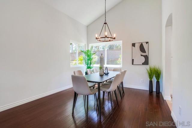 12709 Treeridge Ter, Poway CA: https://media.crmls.org/mediaz/9d31e344-0e79-4499-954d-6bbda9429490.jpg