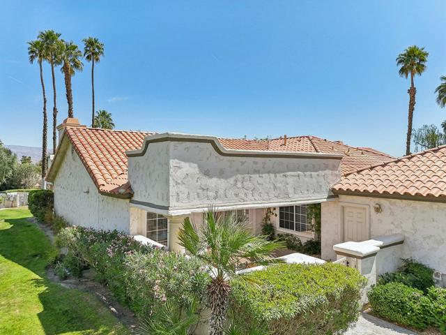 152 Falls Court, Palm Desert CA: https://media.crmls.org/mediaz/9d3237e8-8766-4b02-952a-74f02705dc5e.jpg