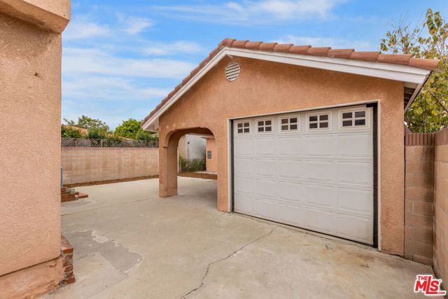 1060 Mcfarland Avenue, Wilmington CA: https://media.crmls.org/mediaz/9d324e98-8eb3-401c-ba4a-00568522c126.jpg