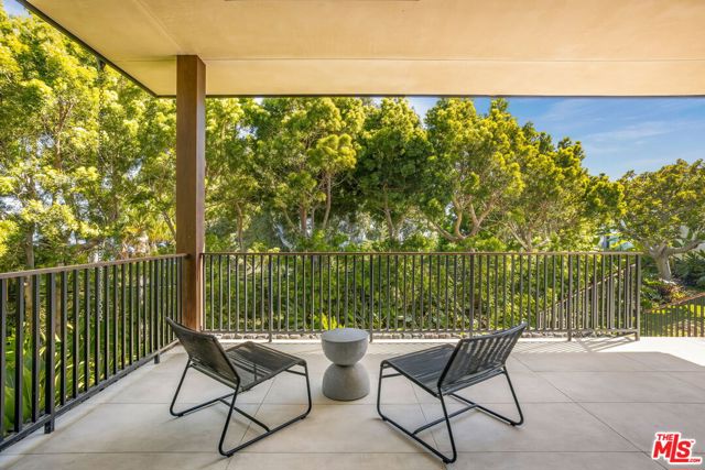 11809 Ellice Street, Malibu CA: https://media.crmls.org/mediaz/9d328df0-903f-420f-9382-c8e3ecac241b.jpg