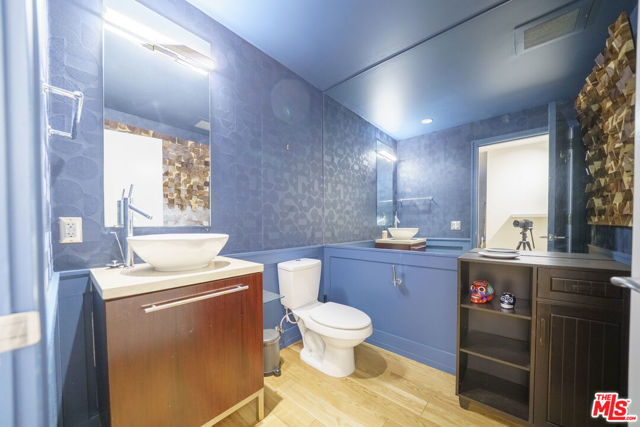 1155 S Grand Avenue, Los Angeles CA: https://media.crmls.org/mediaz/9d3374bf-a036-4fd6-9f16-44a0f225206a.jpg