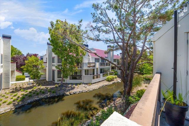 203 Shorebird Circle, Redwood City CA: https://media.crmls.org/mediaz/9d33f061-c5f1-44f7-a04d-6d3b10879d68.jpg