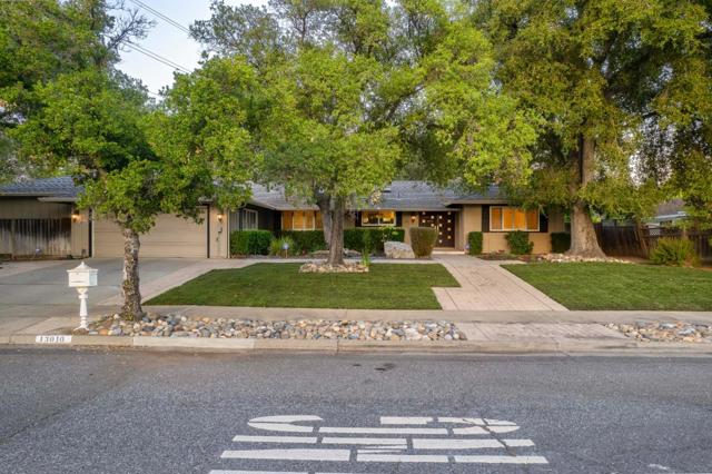 13010 Glen Brae Drive, Saratoga CA: https://media.crmls.org/mediaz/9d341937-ce50-415a-b381-a391022a292b.jpg