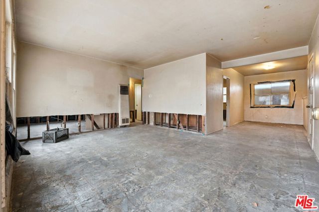8753 Vans Street, Paramount CA: https://media.crmls.org/mediaz/9d3445c8-78ca-4395-8db0-3390d1cbeb68.jpg