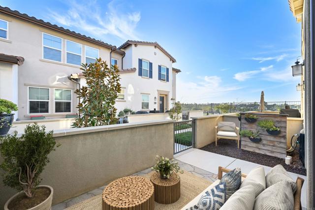 Detail Gallery Image 2 of 32 For 1118 Delpy View, Vista,  CA 92084 - 3 Beds | 2/1 Baths