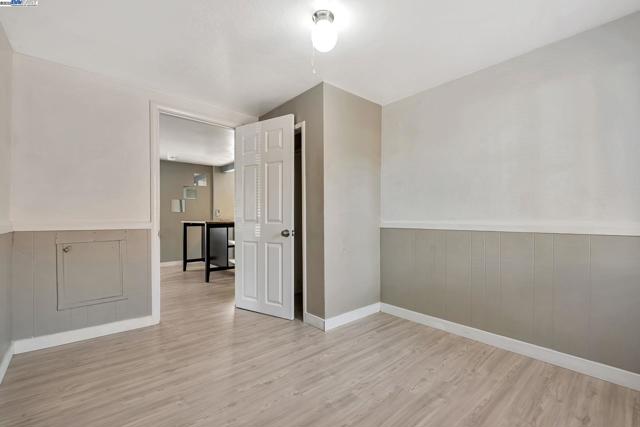 118 Sycamore St, Fremont CA: https://media.crmls.org/mediaz/9d34920b-8ae5-4ad8-94fb-04f6fe378c43.jpg