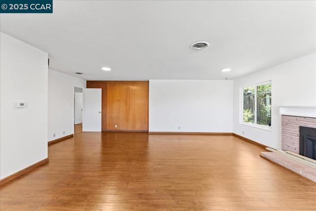 1566 Mann Dr, Pinole CA: https://media.crmls.org/mediaz/9d34aa57-3ec2-43c7-90c6-1076995b402a.jpg