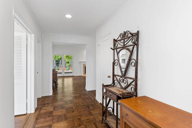 680 Fairway Circle, Hillsborough CA: https://media.crmls.org/mediaz/9d34ed87-cbb9-4d0b-83c5-926b0bd81747.jpg