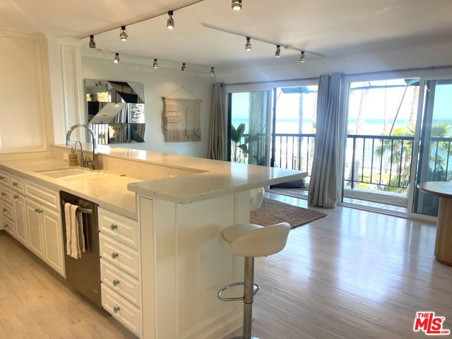26668 Seagull Way, Malibu CA: https://media.crmls.org/mediaz/9d3731fb-317e-416c-a6d7-8e63a830db8e.jpg